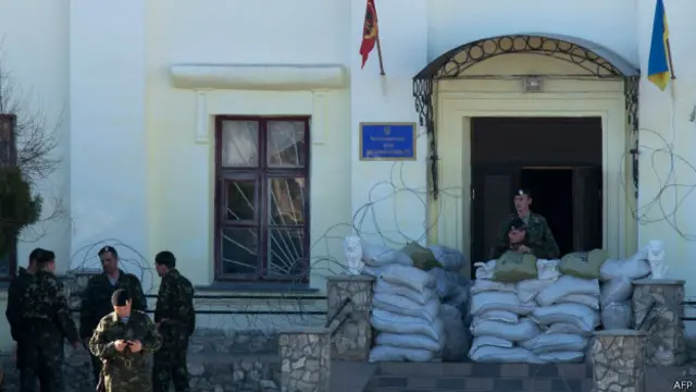 俄國軍隊已經佔領了烏克蘭在克里米亞的絕大多數軍事基地,包括在費奧多西亞的海軍基地。