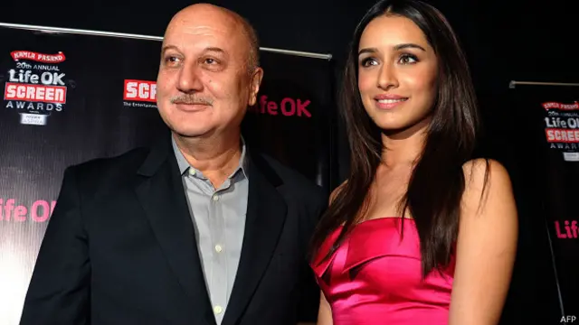 अनुपम खेर और श्रद्धा कपूर