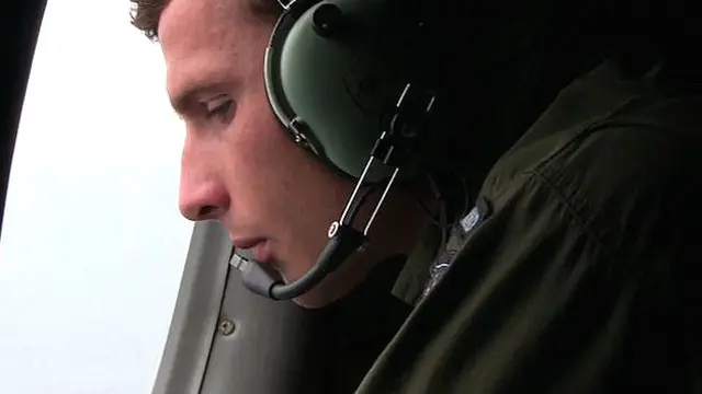 Tripulante de un avión de búsqueda de la Fuerza Aérea de Nueva Zelanda