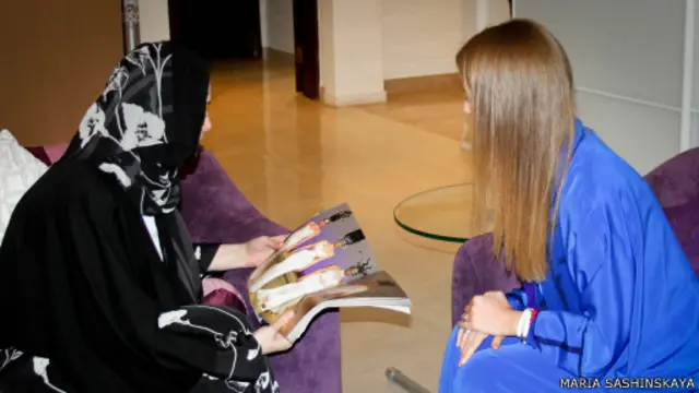 Мария Сашинская с дизайнером Хебой Байлун