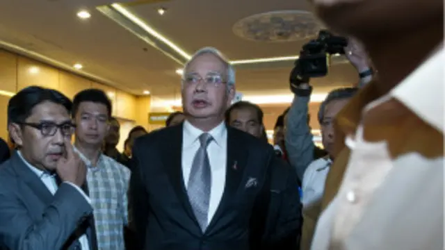 ملائیشیا کے وزیراعظم نجیب رزاق نے کہا کہ لاپتہ طیارے کا راستہ جان بوجھ کر تبدیل کیا گیا