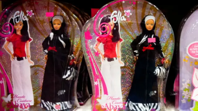 Саудияда Барби қўғирчоқлари калта юбка эмас, ҳижоб кийишади