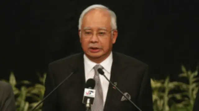 د مالیزیا لومړی وزیر وایي اوس دې پایلې ته رسېدلی چې الوتکه سمندر کې لوېدلې ده.