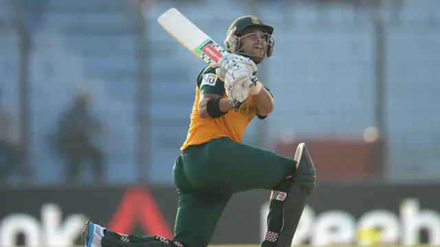 جے پی ڈومنی نے جنوبی افریقہ کی طرف سے بہترین اننگز کھیلی۔