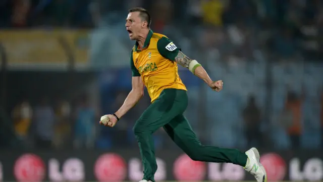 نیوزی لینڈ کو آخری اوور میں صرف سات رنز درکار تھےلیکن ڈیل سٹین نے نیوزی لینڈ کو سات رنز نہ بنانے دیے۔ ڈیل سٹین نے چار وکٹیں حاصل کیں۔