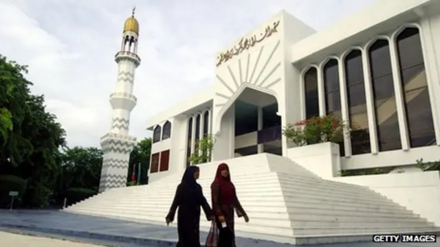 سعودی ولی عہد نے مالدیپ میں 10 مساجد بنانے کا اعلان کیا جن میں سے 7 اسی سال بنائی جائیں گی