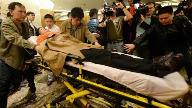 بعض لواحقین تو صدمہ نہ برداشت کر سکے اور بے ہوش ہو گئے جنہیں ہسپتال لے جانا پڑ گیا۔