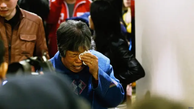 ملائیشیا ایئرلائن نے تمام لواحقین کو وزیراعظم نجیب رزاق کی پریس کانفرنس سے کچھ دیر قبل ہی ایک عدد ایس ایم ایس کے ذریعے اطلاع پہنچا دی تھی۔