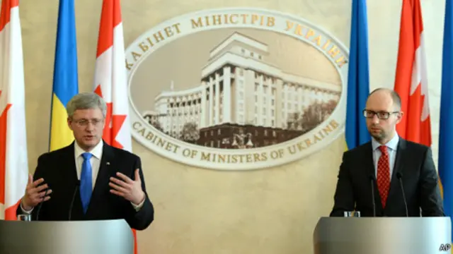 Премьер-министр Канады Стивен Харпер и премьер-министр Украины Арсений Яценюк