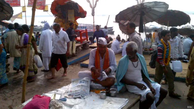 वाराणसी के घाट का दृश्य