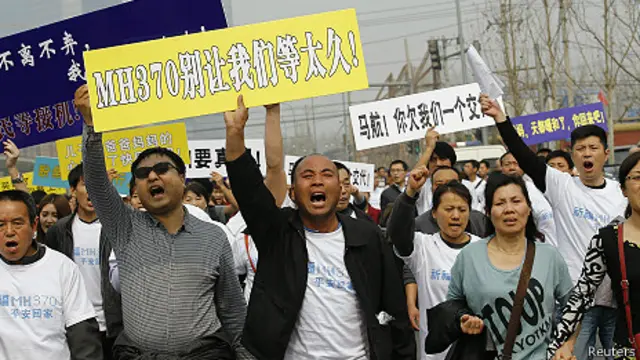 Familiares de los pasajeros del vuelo MH370