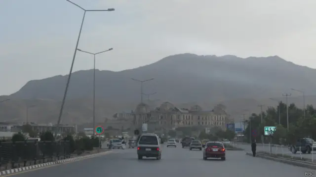 در این منطقه خانه یکی از نامزدهای ریاست جمهوری افغانستان، دفتر کمیسیون انتخابات و دفتر جلب و جذب ارتش ملی افغانستان قرار دارد 