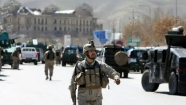 ඇෆ්ඝන් මැතිවරණ කොමිසම ඉදිරිපිට දර්ශනයක්