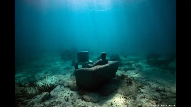 دويمه گالري ٤ متره ژوره او يواځې هغو کسانو ته د ورتگ اجازه شته چې په اکسيجن سمبال وي.