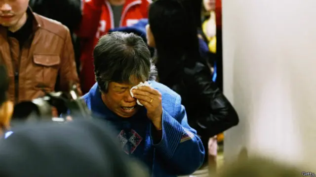 लापता विमान में सवार यात्रियों के परिजन