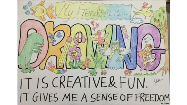 جُولیا مخص تیرہ برس کی ہیں اور وہ ہانگ کانگ میں رہتی ہیں۔وہ کہتی ہیں کہ چونکہ وہ یہاں کی مقامی بولی نہیں بول سکتیں اس لیے انھیں یہاں بہت دقت ہوتی ہے۔ ’میرا دماغ خیالات سے بھرا رہتا ہے۔ ڈرائینگ کرنے سے مجھے خوشی ہوتی ہے اور یوں مجھے خوف اور پریشانی سے نجات ملتی ہے۔‘ 