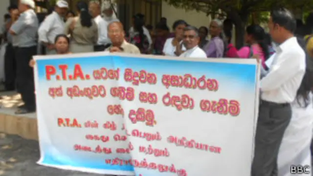 'අත්අඩංගුවට ගන්නා පුද්ගලයින් හමුවීම සඳහා ඔවුන්ගේ මව්පියන්ට, නීතිවේදියන්ට අවසර දිය යුතුයි'