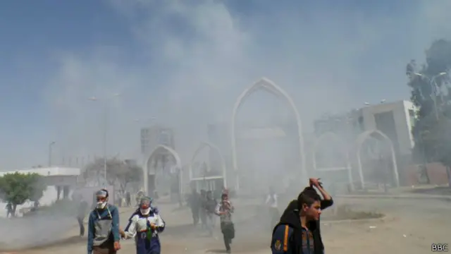 أصيب عدد من الطلبة بسبب استخدام قنابل الغاز المسيل للدموع. كما أحرق المتظاهرون مدرعة للشرطة.