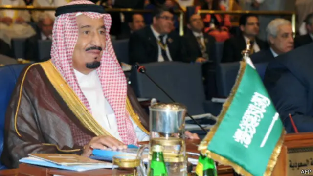 الأمير سلمان: المجتمع الدولي يتخلى عن المعارضة السورية ويتركها فريسة سائغة لقوى غاشمة 