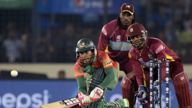 مشفیق الرحمن نے بنگلہ دیش کی طرف سے سب سے زیادہ 22 رنز سکور کیے۔