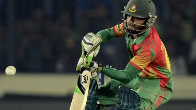 بنگلہ دیش کے کپتان مشفیق الرحمن نے قدرے بہتر کا مظاہرہ کیا۔