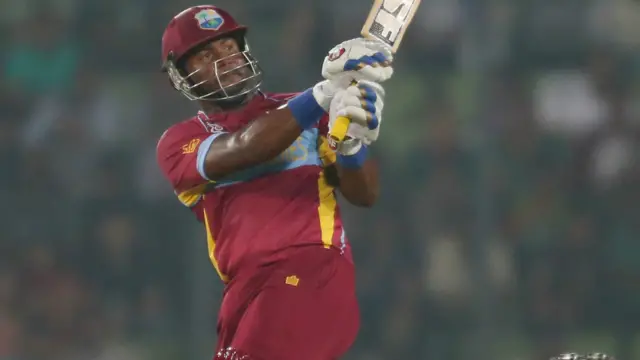 ڈائن سمتھ نے عمدہ بیٹنگ کرتے ہوئے صرف 43 گیندوں پر 72 رنز بنائے۔