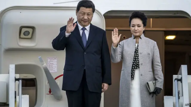 习近平和彭丽媛抵达里昂,开始对法国的三天访问