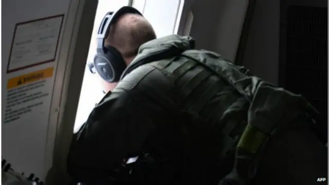 「面對家屬，面對焦急等待的世界，我們會竭盡全力找到碎片，盡最大可能解開這個謎」。