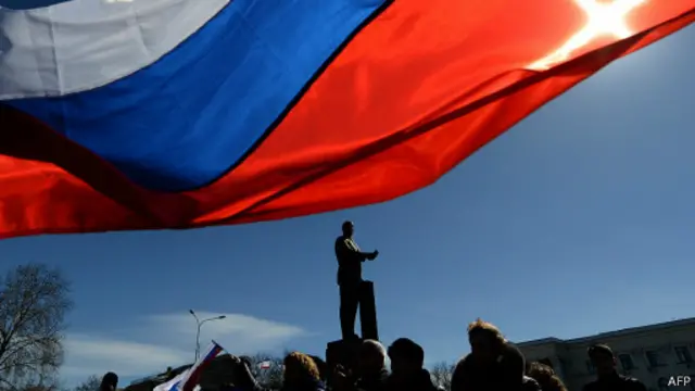 Российские флаги подняли во всех воинских частях Крыма