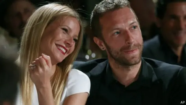 الممثلة غوينيث بالترو مع زوجها المغني كريس مارتن