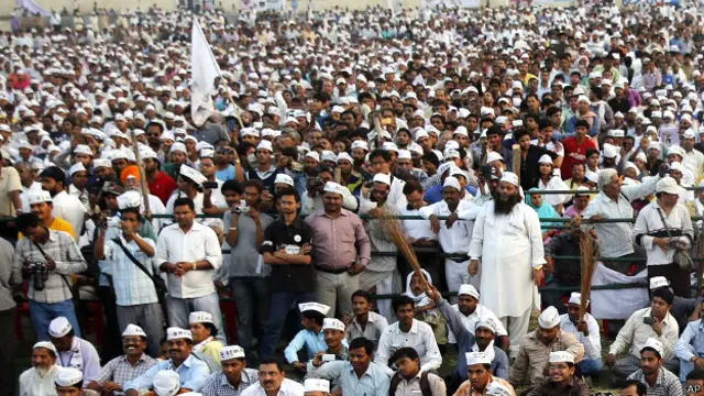 کیجریوال کے جلسوں میں اب بھی کثیر تعداد میں لوگ نظر آتے ہیں