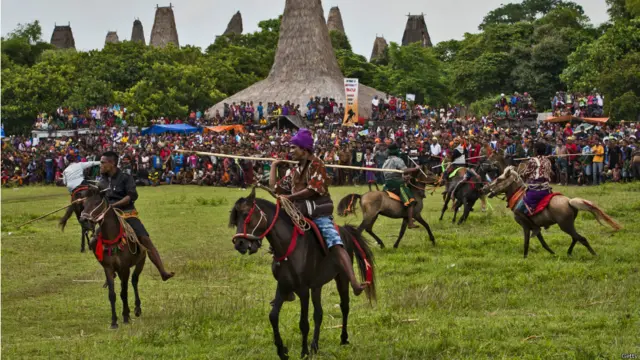 Festival Pasola di Sumba, Indonesia