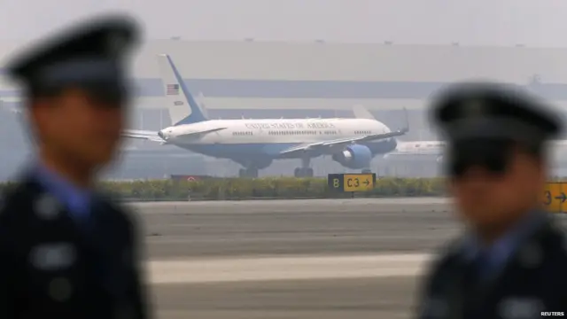 米歇尔搭乘的美国空军专机从成都机场起飞（26/3/2014）