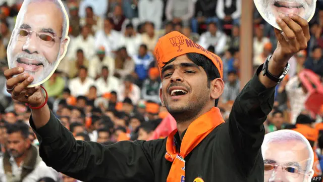 نریندر مودی نے کیجروال پر بھی تنقید کی