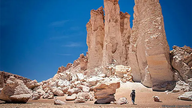 Formações rochosas no deserto do Atacama (Foto: Wikimedia Commons)