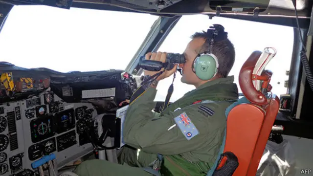 عملیات جستجو تشدید شده و ده‌ها کشتی و هواپیما در آن مشارکت دارند