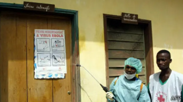 Foto de archivo de fumigación contra Ébola