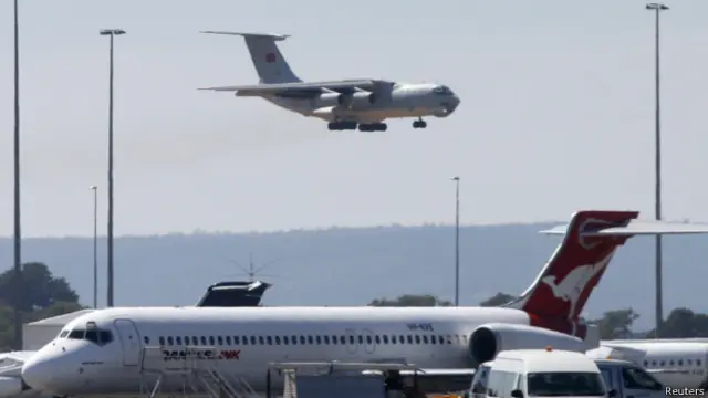 中国空军伊尔76飞机飞回珀斯国际机场（27/03/2014）