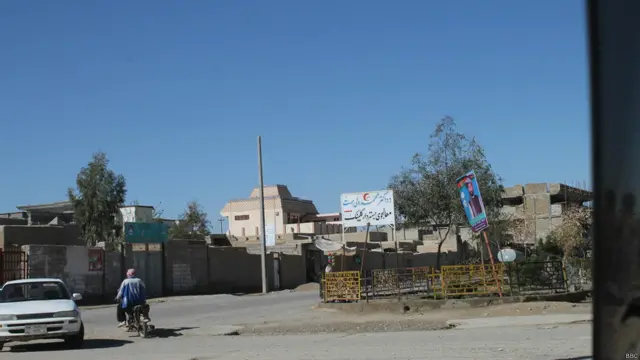 پوسترهای انتخاباتی در همه جاهای لشکرگاه مرکز ولایت هلمند دیده می‌شود.