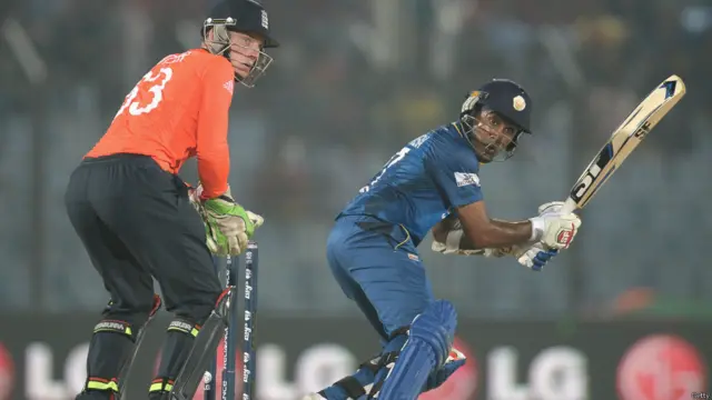 جے وردھنے کا کیچ پہلی ہی گیند پر پکڑا گیا تھا لیکن تھرڈ ایمپائر نے اسے نامنظور کر دیا۔