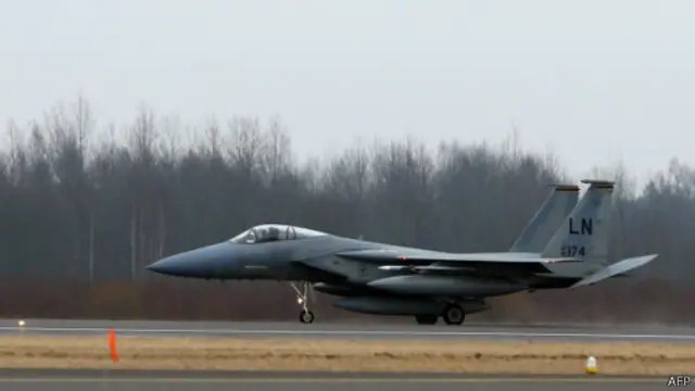 Американский истребитель в Литве