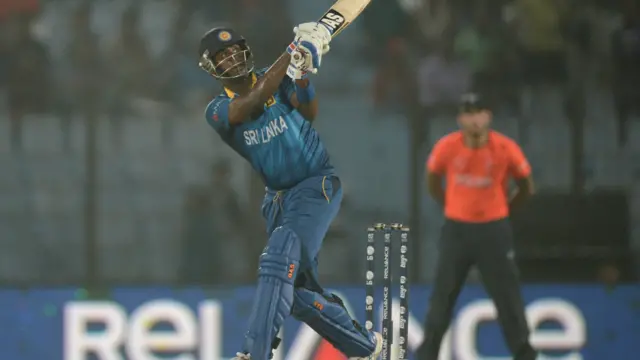 سری لنکا نے بہترین بلے بازی اور انگلینڈ نے بری فیلڈنگ کی۔