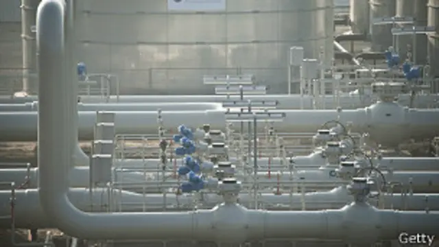 प्राकृतिक गैस निर्यात के क्षेत्र में रूस को चुनौती देने में अमरीका को अभी लगेगा समय.