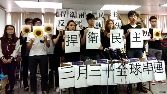 香港学联成员宣布发起游行声援台湾太阳花学运(香港电台图片28/3/2014)