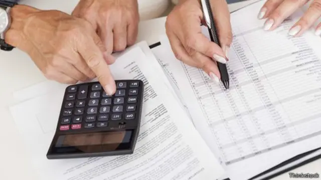 يواجه بعض المدخرين خسارة تصل إلى نصف مدخراتهم في حال انتقلوا إلى شركة أخرى