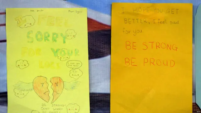 مسافروں کے لواحقین سے ہمدردی کے پیغامات سوشل میڈیا کی ویب سائٹ کے علاوہ روائتی طریقوں سے بھی بھیجے جا رہے ہیں۔