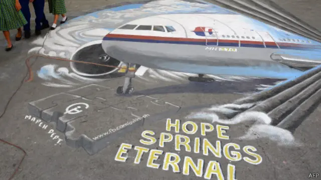  "Стена надежды", созданная филиппинскими школьниками в память о самолете