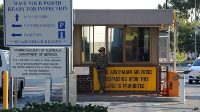 Австралийская авиабаза, располагающаяся в 35 километрах от города Перт, стала <br> координационным центром поисковых работ