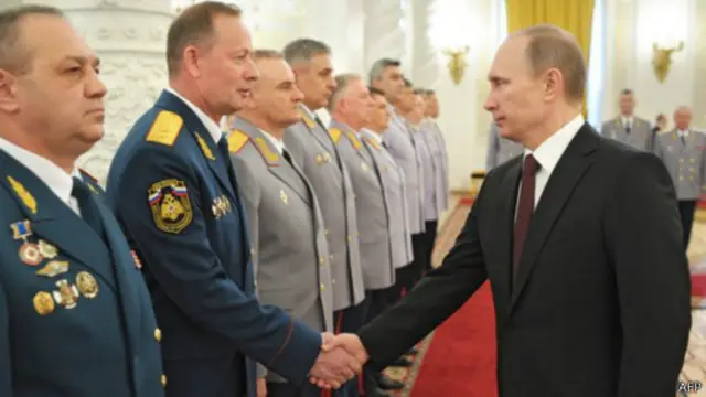 Президент Путин поздравляет российских военных со взятием Крыма