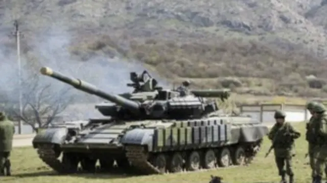 ګومان کېږي چې روسیې د اوکرایین په ختیځ کې له پولې سره څو زره پوځیان ځای پرځای کړي دي. 